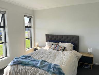 House For Lease - VIC - Sale - 3850 - Modern Family Living in Glenhaven Park Estate (Image 2)