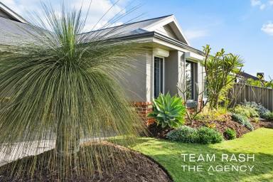House For Sale - WA - Tapping - 6065 - WHEN SIZE MATTERS – HUGE FAMILY HOME & PERFECT FOR TRADIES OR TRUCKIES  (Image 2)