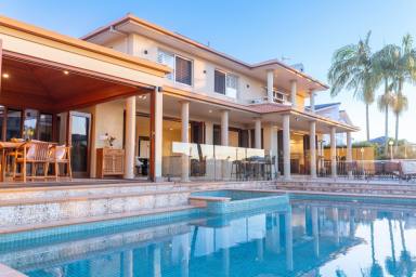 House For Sale - QLD - Benowa Waters - 4217 - RARE NORTH-TO-WATER RESIDENCE WITH 32.1M WATERFRONTAGE & PRIVATE PONTOON (Image 2)