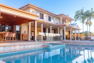 House For Sale - QLD - Benowa Waters - 4217 - RARE NORTH-TO-WATER RESIDENCE WITH 32.1M WATERFRONTAGE & PRIVATE PONTOON (Image 2)