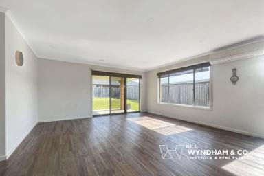 House For Lease - VIC - Bairnsdale - 3875 - MODERN LIVING IN SHANNON WATERS  (Image 2)
