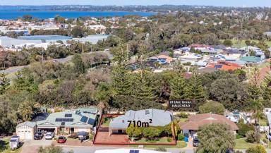 House For Sale - WA - Halls Head - 6210 - Spacious 5x2 Family Living in Seascapes (Image 2)