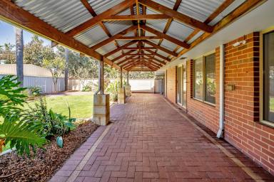 House For Sale - WA - Halls Head - 6210 - Spacious 5x2 Family Living in Seascapes (Image 2)
