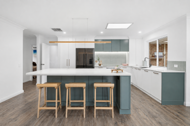 House For Sale - WA - Kardinya - 6163 - Room to Live Large!  (Image 2)