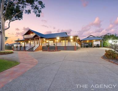 House For Sale - WA - Swan View - 6056 - EXCEPTIONAL ARCHITECTURE SHOWCASING ROOMS WITH PANORAMIC VIEWS!  (Image 2)