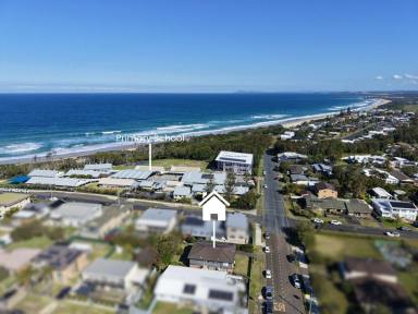 House For Sale - NSW - Old Bar - 2430 - DUAL LIVING IN A PRIME COASTAL LOCATION  (Image 2)