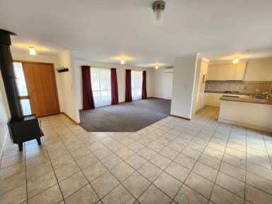 House For Sale - SA - Penola - 5277 - Low-Maintenance Home Ideal for Families or Retirees  (Image 2)