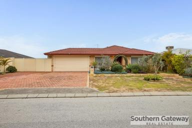 House For Sale - WA - Orelia - 6167 - FAMILY LIVING WITH SPACE, COMFORT AND PLENTY TO ENJOY  (Image 2)