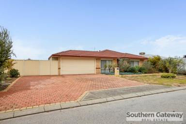 House For Sale - WA - Orelia - 6167 - FAMILY LIVING WITH SPACE, COMFORT AND PLENTY TO ENJOY  (Image 2)