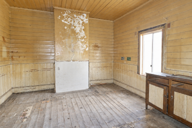 House For Sale - NSW - Glen Innes - 2370 - Renovator’s Opportunity – In a Great Location  (Image 2)