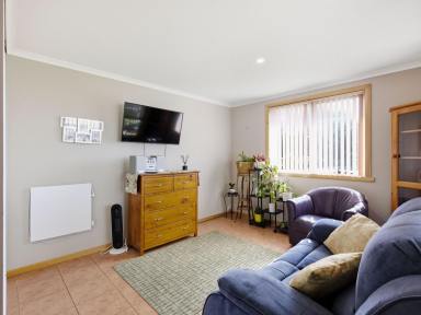 House For Sale - TAS - Devonport - 7310 - Comfortable Living Great Location (Image 2)