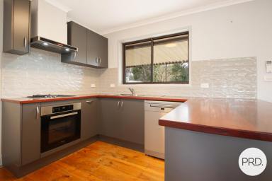 House For Lease - NSW - Thurgoona - 2640 - COMFORT AND CONVENIENCE! (Image 2)