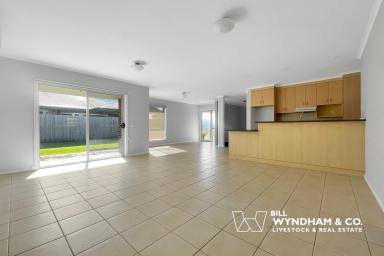 House For Lease - VIC - Eastwood - 3875 - MODERN FAMILY LIVING IN EASTWOOD  (Image 2)