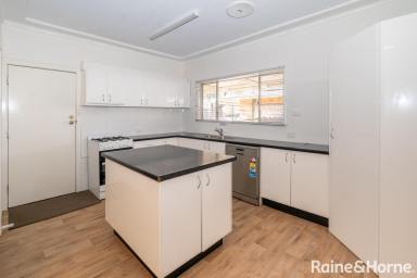 House For Lease - NSW - Kooringal - 2650 - CONVENIENT LIVING IN KOORINGAL  (Image 2)