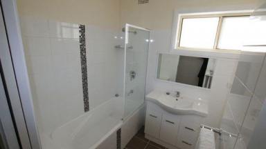 House For Lease - NSW - Tamworth - 2340 - BEAUTIFUL FAMILY HOME IN EAST (Image 2)
