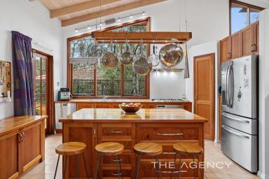 House For Sale - WA - Glen Forrest - 6071 - TREETOP TRANQUILLITY WITH HILLS CHARACTER  (Image 2)