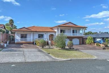 House For Sale - WA - Kardinya - 6163 - Not Built Like This Anymore Just Needs Updating!  (Image 2)