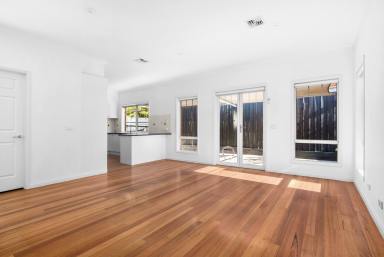 House For Lease - VIC - Parkdale - 3195 - LARGE FAMILY HOME | GREAT LOCATION | LOW MAINTENANCE YARD  (Image 2)