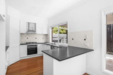 House For Lease - VIC - Parkdale - 3195 - LARGE FAMILY HOME | GREAT LOCATION | LOW MAINTENANCE YARD  (Image 2)