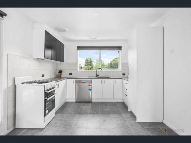 House For Lease - VIC - Frankston - 3199 - LIGHT & BRIGHT | PERFECT LOCATION | MODERN LIVING (Image 2)