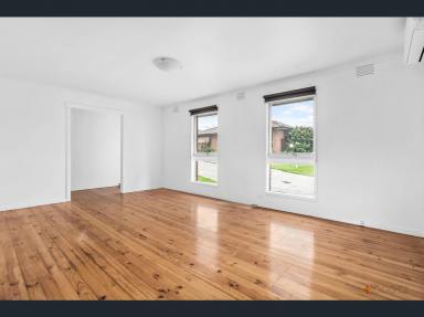 House For Lease - VIC - Frankston - 3199 - LIGHT & BRIGHT | PERFECT LOCATION | MODERN LIVING (Image 2)