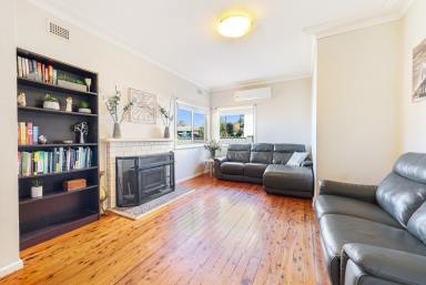 House For Lease - NSW - Tamworth - 2340 - Large Family Home in South (Image 2)