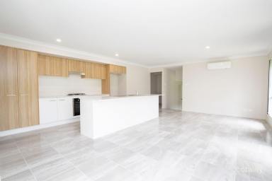 House For Lease - NSW - Raymond Terrace - 2324 - MODERN FAMILY HOME IN POTTERS LANE! (Image 2)