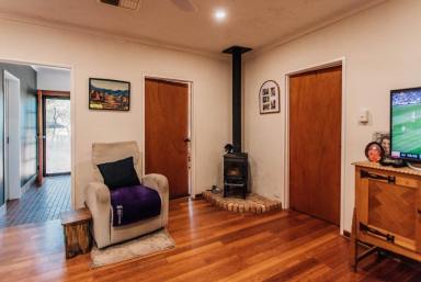 House For Sale - WA - York - 6302 - ON THE TOWN PERIMETER OVERLOOKING FARMLAND  (Image 2)