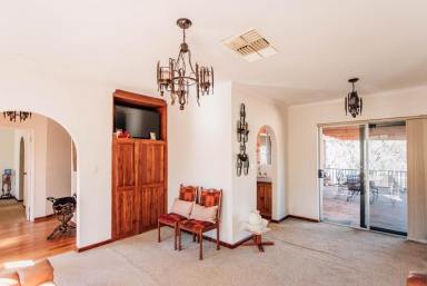 House For Sale - WA - York - 6302 - ON THE TOWN PERIMETER OVERLOOKING FARMLAND  (Image 2)