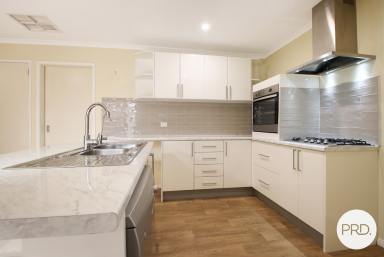 House For Lease - NSW - Thurgoona - 2640 - COMFORT AND CONVENIENCE!  (Image 2)