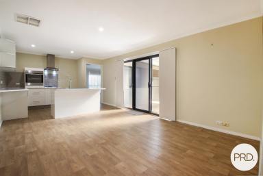 House For Lease - NSW - Thurgoona - 2640 - COMFORT AND CONVENIENCE!  (Image 2)