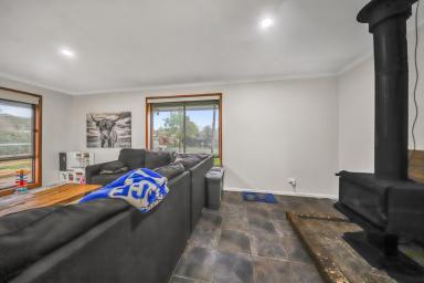 House For Sale - NSW - Tumut - 2720 - Large Brick Home! (Image 2)