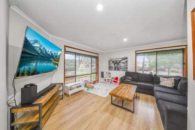 House For Sale - NSW - Tumut - 2720 - Large Brick Home! (Image 2)