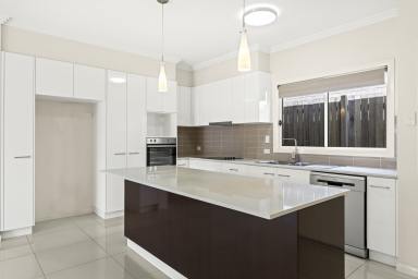 Unit For Sale - QLD - South Toowoomba - 4350 - Modern, convenience & lifestyle to match  (Image 2)