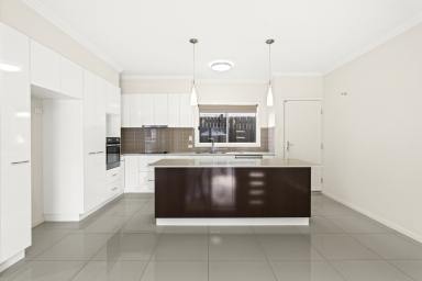Unit For Sale - QLD - South Toowoomba - 4350 - Modern, convenience & lifestyle to match  (Image 2)