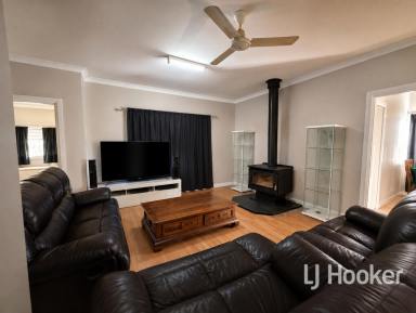 House For Sale - NSW - Inverell - 2360 - Spacious Ross Hill Home in a Great Location  (Image 2)