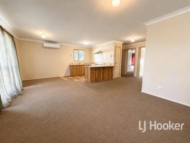 Duplex/Semi-detached For Lease - NSW - Inverell - 2360 - Tidy Brick Duplex (Image 2)
