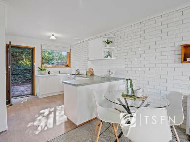 Unit For Sale - VIC - Kennington - 3550 - Kennington 2 Bedroom Brick Unit, Refreshed and Updated.  (Image 2)