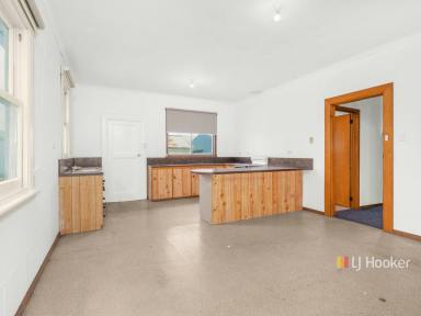 House For Lease - TAS - Wivenhoe - 7320 - Convenient Wivenhoe Location  (Image 2)
