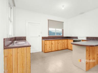 House For Lease - TAS - Wivenhoe - 7320 - Convenient Wivenhoe Location  (Image 2)