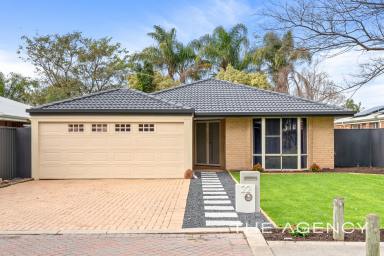 House For Sale - WA - Atwell - 6164 - Fully Renovated & Pretty As A Picture!!  (Image 2)