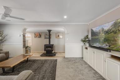 House For Sale - QLD - Wilsonton - 4350 - Thoughtfully Designed for Family and Occasion  (Image 2)