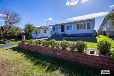 House For Sale - NSW - Bega - 2550 - BEAUTIFULLY PRESENTED 4 BEDROOM FAMILY HOME  (Image 2)