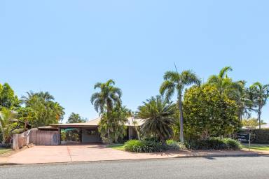 House For Sale - WA - Djugun - 6725 - Tropical Family Entertainer in Popular Roebuck Estate  (Image 2)