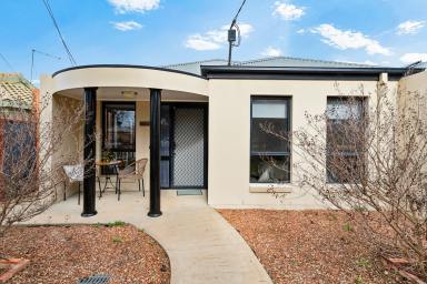 House For Sale - VIC - Mildura - 3500 - Walk to the CBD, Cafés and Riverfront  (Image 2)
