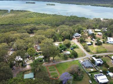 Residential Block For Sale - QLD - Russell Island - 4184 - Large 716m2 block close to the boat ramp! (Image 2)
