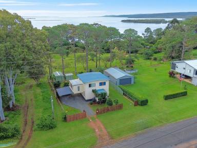 House For Sale - QLD - Russell Island - 4184 - Water Views, Privacy & Flexible Family Space on Canaipa Point! (Image 2)