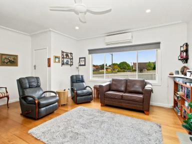 House Sold - VIC - Bairnsdale - 3875 - RENOVATED CHARACTER HOME ON A CORNER LOT  (Image 2)