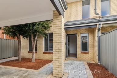 Townhouse For Sale - WA - Rivervale - 6103 - BEAUTIFULLY MAINTAINED | MOVE IN READY | LOW STRATA  (Image 2)