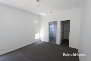 Townhouse For Lease - NSW - Bourkelands - 2650 - QUALITY LIVING IN A PRIME BOURKELANDS LOCATION  (Image 2)